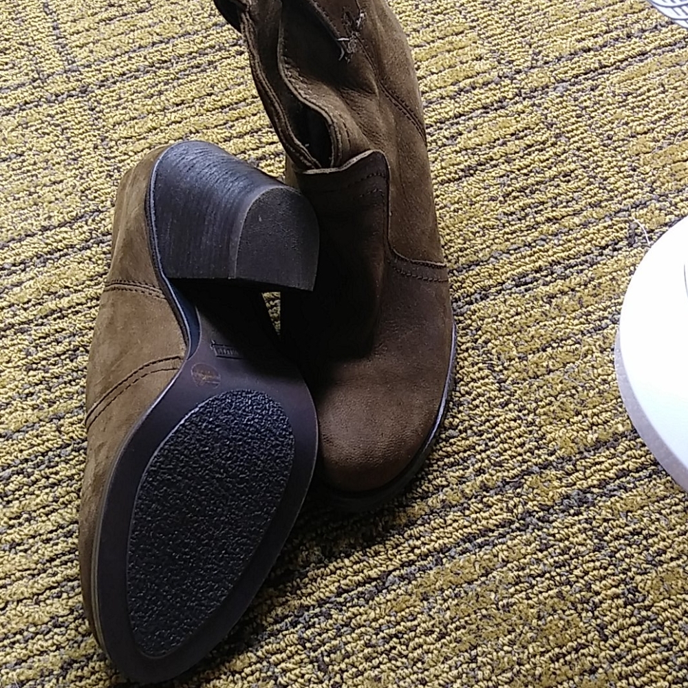 Boots - Picture 3 of 4